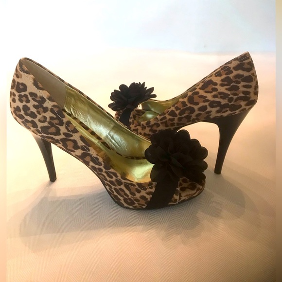 Carlos by Carlos Santana Cupcake Leopard Stiletto Heels - Picture 2 of 10